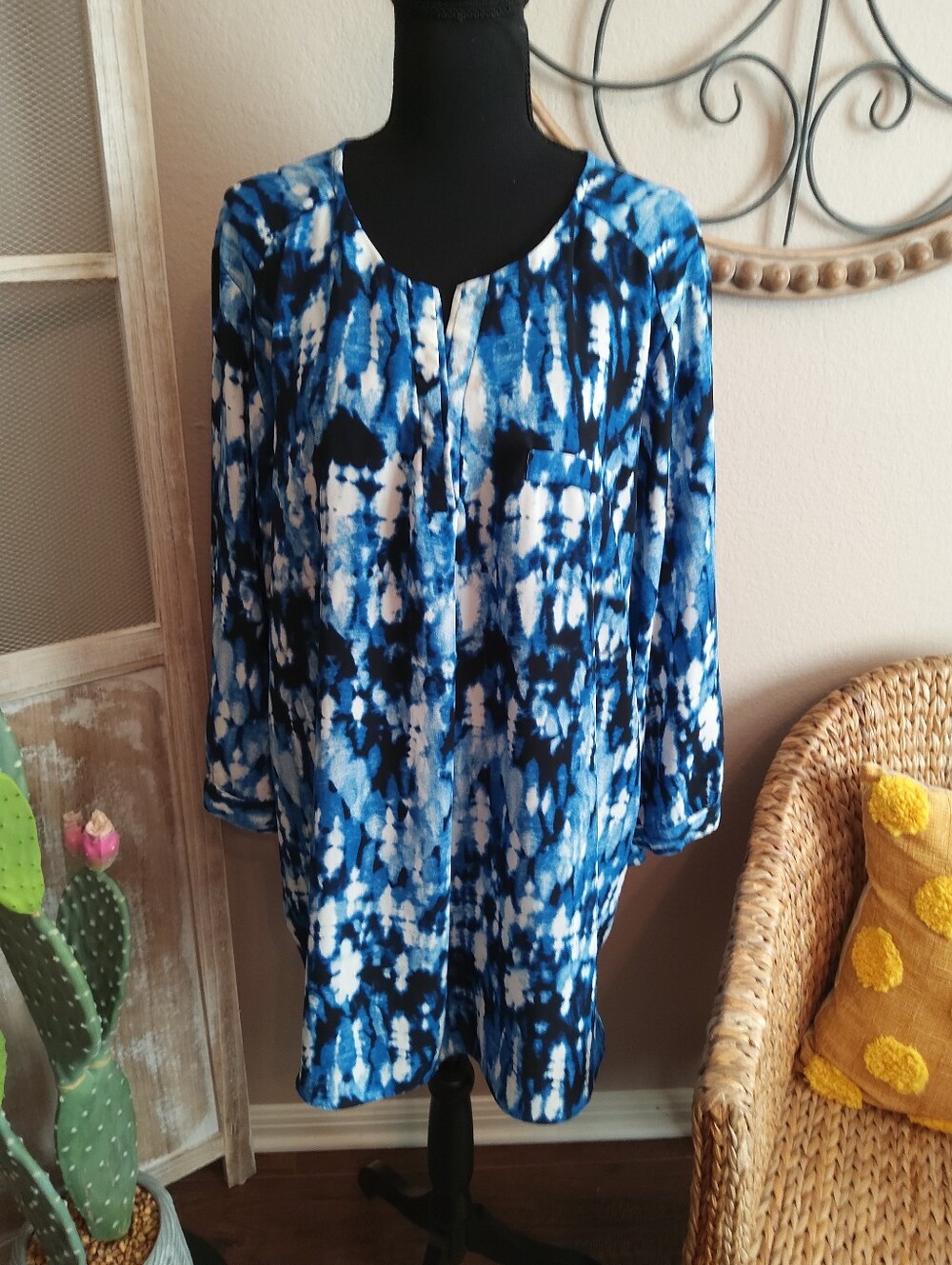 Sami & Jo Blue and White Tie-Dye Long Sleeve Tunic